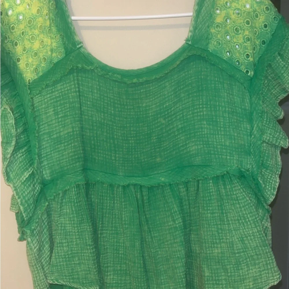 Green Ruffled Short Sleeve Women's Top - Picture 2 of 3